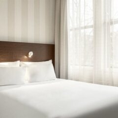 Отель NH City Centre Amsterdam Нидерланды, Амстердам - 1 отзыв об отеле, цены и фото номеров - забронировать отель NH City Centre Amsterdam онлайн комната для гостей фото 5