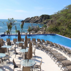 Отель Isla Natura Beach Huatulco бассейн
