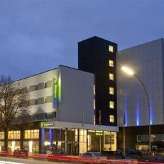 Отель Holiday Inn Express HAMBURG CITY CENTRE Германия, Гамбург - 1 отзыв об отеле, цены и фото номеров - забронировать отель Holiday Inn Express HAMBURG CITY CENTRE онлайн вид на фасад фото 2