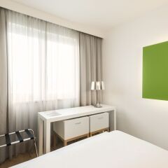 Отель NH Berlin Potsdamer Platz Германия, Берлин - 1 отзыв об отеле, цены и фото номеров - забронировать отель NH Berlin Potsdamer Platz онлайн удобства в номере фото 2