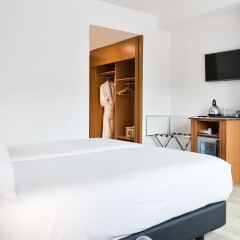 Tryp Barcelona Apolo Hotel сейф в номере
