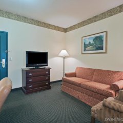 Comfort Inn & Suites Northern Kentucky in Wilder, United States of America from 161$, photos, reviews - zenhotels.com guestroom