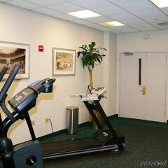 Отель Hampton Inn NY-JFK Jamaica-Queens США, Нью-Йорк - 1 отзыв об отеле, цены и фото номеров - забронировать отель Hampton Inn NY-JFK Jamaica-Queens онлайн фитнесс-зал фото 4