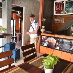 Отель The Palm Delight Lodge гостиничный бар
