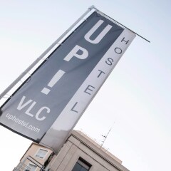 Up Station Hostel Валенсия вид на фасад