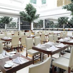 Отель Holiday Inn Bur Dubai Embassy District Дубай питание