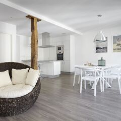 Апартаменты BaiHouse Apartment by FeelFree Rentals комната для гостей фото 2