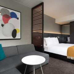 Отель Adina Apartment Hotel Leipzig Германия, Лейпциг - отзывы, цены и фото номеров - забронировать отель Adina Apartment Hotel Leipzig онлайн комната для гостей фото 2