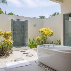 Отель Furaveri Island Resort & Spa Мальдивы, Медупару - отзывы, цены и фото номеров - забронировать отель Furaveri Island Resort & Spa онлайн ванная