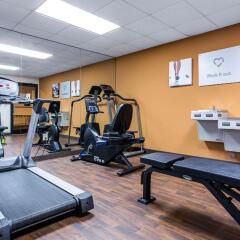 Отель Comfort Suites Wilmington фитнесс-зал