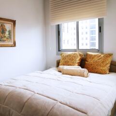 Отель Luxury With Stunning View And Parking Рамат-Ган комната для гостей
