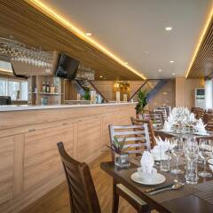 Отель La Vela Classic Cruise Вьетнам, Халонг - отзывы, цены и фото номеров - забронировать отель La Vela Classic Cruise онлайн гостиничный бар