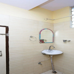 OYO 9558 Hotel Chhavi Holidays ванная фото 2