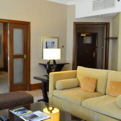 Sheraton Khalidiya Hotel комната для гостей фото 4