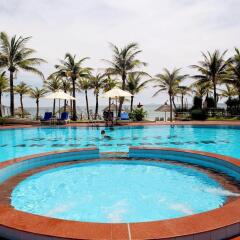 Отель Agribank Hoi An Beach Resort бассейн