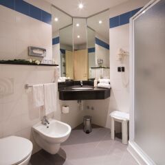 Отель Holiday Inn Express Parma Парма ванная фото 2