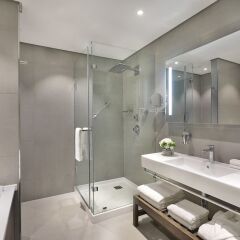 Legend Hotel Lagos Airport, Curio Collection by Hilton ванная