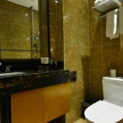 Отель Beijing Jinshi Building Hotel Китай, Пекин - отзывы, цены и фото номеров - забронировать отель Beijing Jinshi Building Hotel онлайн ванная
