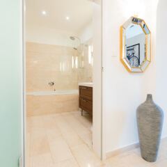 Апартаменты Vienna Residence Spacious Viennese Apartment for up to 5 Happy Guests Вена сауна