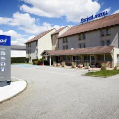 Hotel Kyriad Lyon Est - Saint Bonnet de Mure парковка