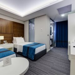 The Monard Hotel сейф в номере