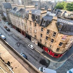 Отель Lovely 2BR Home Next to the Castle Эдинбург фото 5