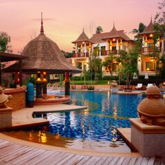 Отель Crown Lanta Resort & Spa Ланта бассейн