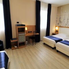 Hotel Domenichino сейф в номере
