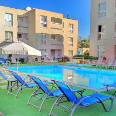 Daphne Hotel Apartments бассейн фото 2