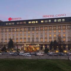 Отель Рамада Пловдив Тримонциум Болгария, Пловдив - 1 отзыв об отеле, цены и фото номеров - забронировать отель Рамада Пловдив Тримонциум онлайн вид на фасад