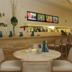 Отель Crowne Plaza Vilamoura Португалия, Виламура - 2 отзыва об отеле, цены и фото номеров - забронировать отель Crowne Plaza Vilamoura онлайн гостиничный бар