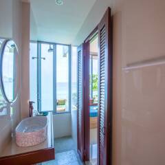 Отель Surin Beach Resort балкон