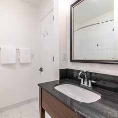 Отель The Sylvia Hotel Канада, Ванкувер - отзывы, цены и фото номеров - забронировать отель The Sylvia Hotel онлайн ванная фото 2