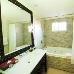 Отель Jewel Paradise Cove Adult Beach Resort & Spa ванная фото 2