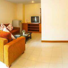 Eastiny Plaza Hotel сейф в номере
