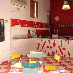 Отель Red Nest Hostel Испания, Валенсия - отзывы, цены и фото номеров - забронировать отель Red Nest Hostel онлайн гостиничный бар