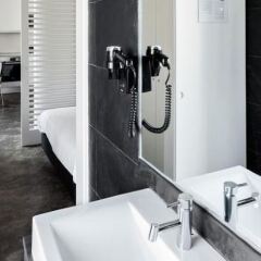 Отель Hello Lisbon Santos Apartments Португалия, Лиссабон - отзывы, цены и фото номеров - забронировать отель Hello Lisbon Santos Apartments онлайн ванная