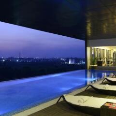 Отель The Gateway Hotel GE Road Индия, Райпур - отзывы, цены и фото номеров - забронировать отель The Gateway Hotel GE Road онлайн бассейн