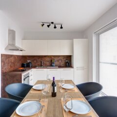 Апартаменты Brand New Designer Finished Apartment, Central Location Гзира в номере фото 2