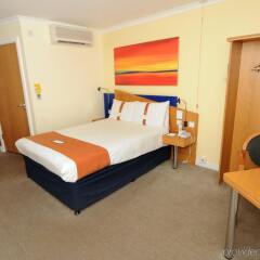 Отель Holiday Inn Express Glasgow City Centre Riverside Великобритания, Глазго - отзывы, цены и фото номеров - забронировать отель Holiday Inn Express Glasgow City Centre Riverside онлайн комната для гостей фото 2