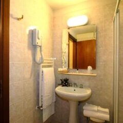 Hotel Lion Noir Грессан ванная