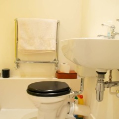 Отель 1 Bedroom Hidden Gem in Islington Лондон ванная фото 2