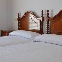 Отель Hostal Mourelos Испания, Эль-Грове - отзывы, цены и фото номеров - забронировать отель Hostal Mourelos онлайн комната для гостей фото 5