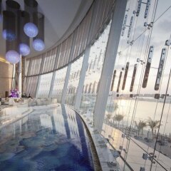 Jumeirah at Etihad Towers Hotel бассейн