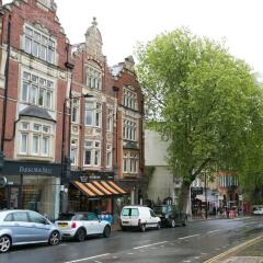 Отель Veeve 1 Bed Flat On Rosslyn Hill Hampstead парковка