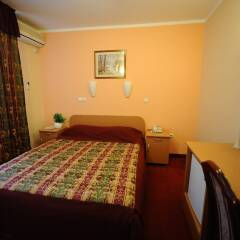 Elegance Hotel сейф в номере