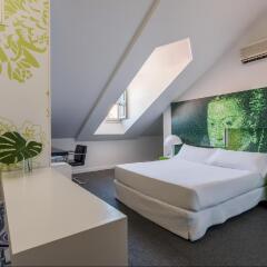 Отель Room Mate Laura Испания, Мадрид - отзывы, цены и фото номеров - забронировать отель Room Mate Laura онлайн комната для гостей фото 2