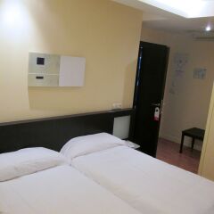 Hotel Los Jeronimos y Terraza Monasterio сейф в номере