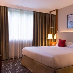 Отель Crowne Plaza Paris - Neuilly комната для гостей