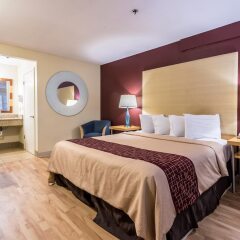 Отель Red Roof Inn Tulare - Downtown/Fairgrounds комната для гостей фото 5